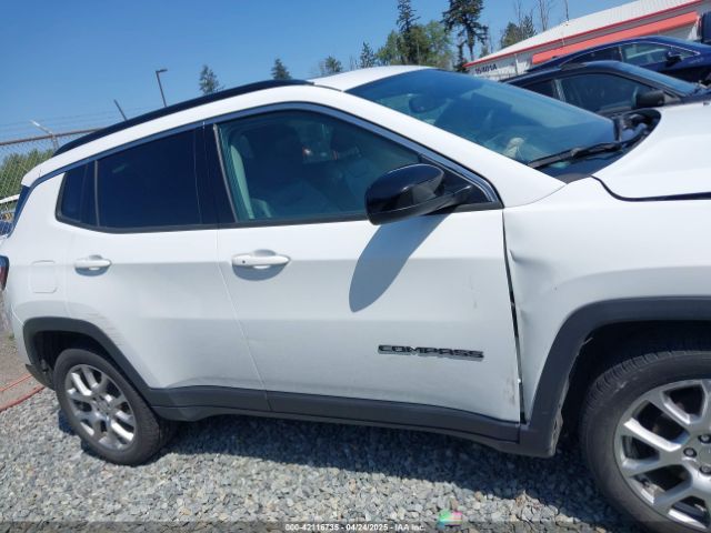 3C4NJDFB6NT164933 Jeep Compass Latitude Lux 4x4