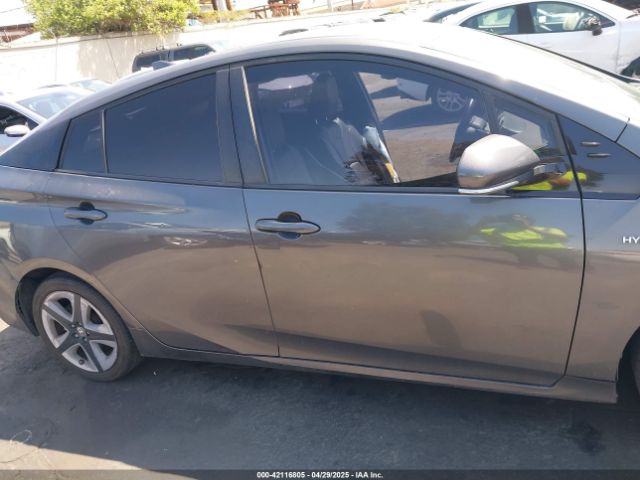 JTDKARFU1G3003700 Toyota Prius Four Touring