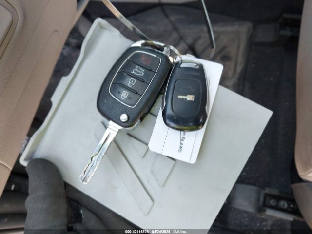 KM8J3CA49HU415672 Hyundai TUCSON SE