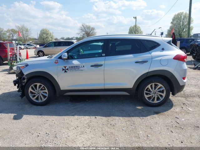 KM8J3CA49HU415672 Hyundai TUCSON SE