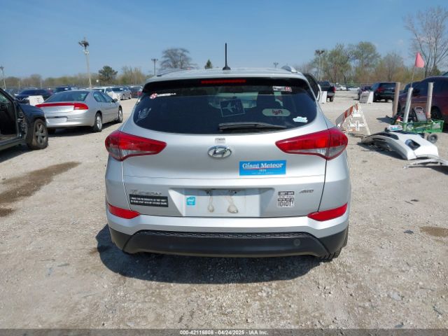 KM8J3CA49HU415672 Hyundai TUCSON SE