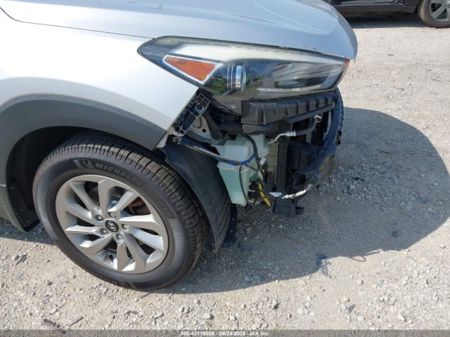 KM8J3CA49HU415672 Hyundai TUCSON SE