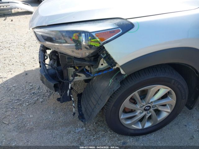 KM8J3CA49HU415672 Hyundai TUCSON SE