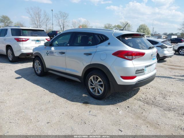 KM8J3CA49HU415672 Hyundai TUCSON SE