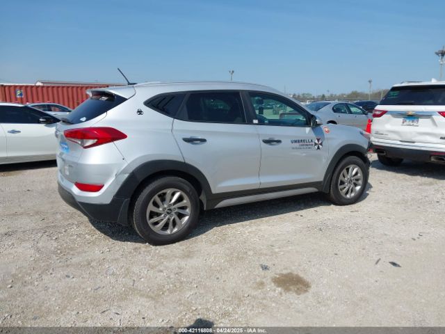 KM8J3CA49HU415672 Hyundai TUCSON SE