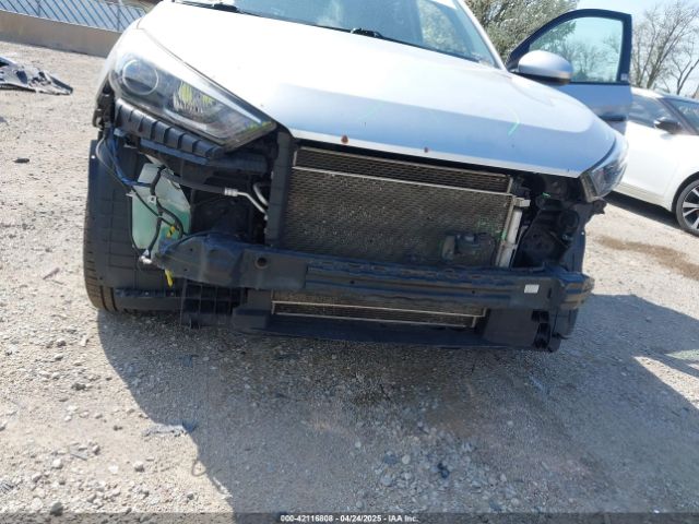 KM8J3CA49HU415672 Hyundai TUCSON SE