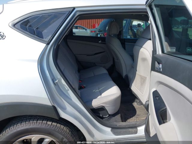 KM8J3CA49HU415672 Hyundai TUCSON SE