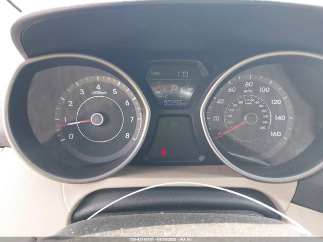5NPDH4AE3EH519825 Hyundai ELANTRA SE