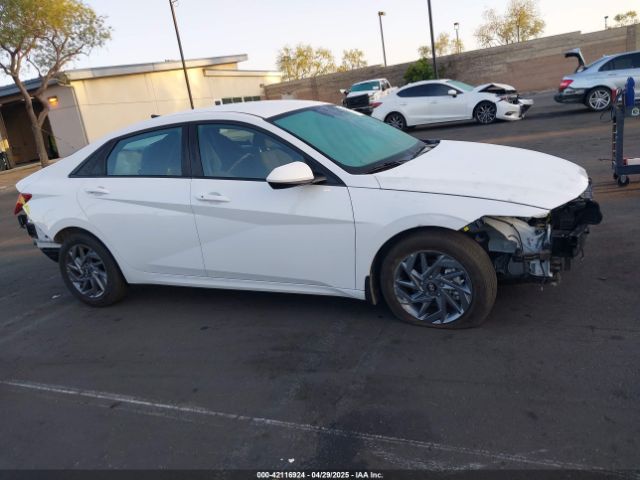 KMHLM4DJXRU097320 Hyundai Elantra Hybrid Blue