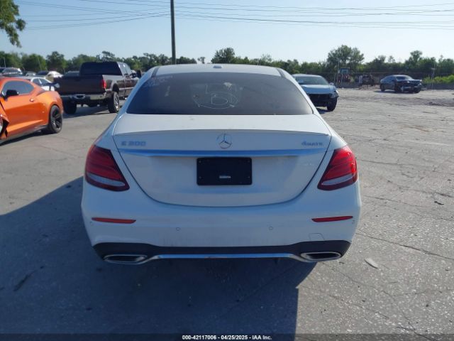 WDDZF4KB3JA421952 Mercedes-Benz E 300 4matic