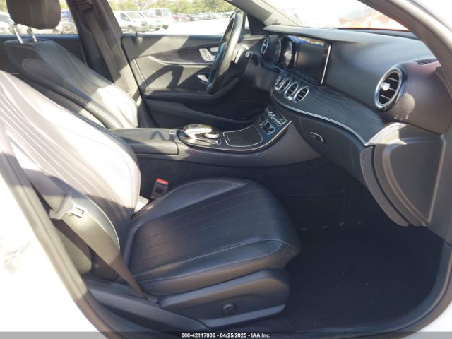 WDDZF4KB3JA421952 Mercedes-Benz E 300 4matic