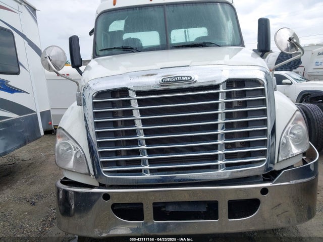 3AKJGEBG3FSGB4650 Freightliner Cummins Isx