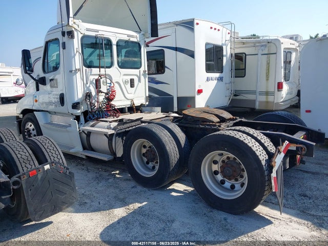 3AKJGEBG3FSGB4650 Freightliner Cummins Isx