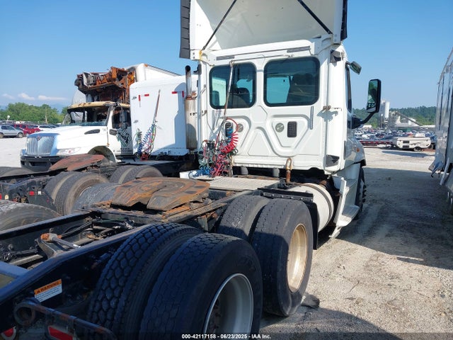 3AKJGEBG3FSGB4650 Freightliner Cummins Isx