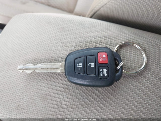 2T1BURHE4GC738062 Toyota COROLLA LE