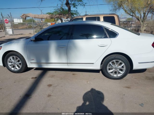 1VWAT7A33HC083492 Volkswagen Passat 1.8t S