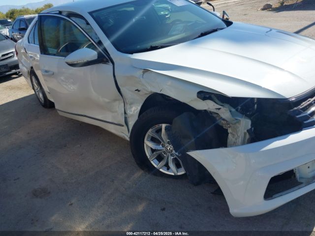 1VWAT7A33HC083492 Volkswagen Passat 1.8t S