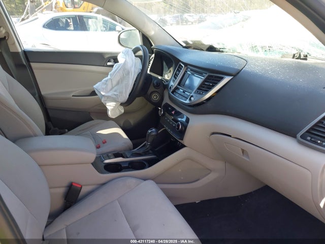 KM8J3CA49HU546634 Hyundai TUCSON SE