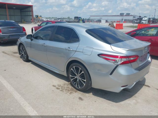 2018 TOYOTA CAMRY 4T1B11HK4JU037138 Photo 2