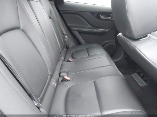 2017 JAGUAR F-PACE SADCJ2BNXHA087740 Photo 7
