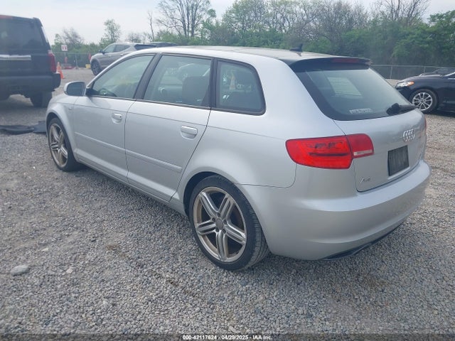 2011 AUDI A3 WAUKJAFM0BA010236 Photo 2