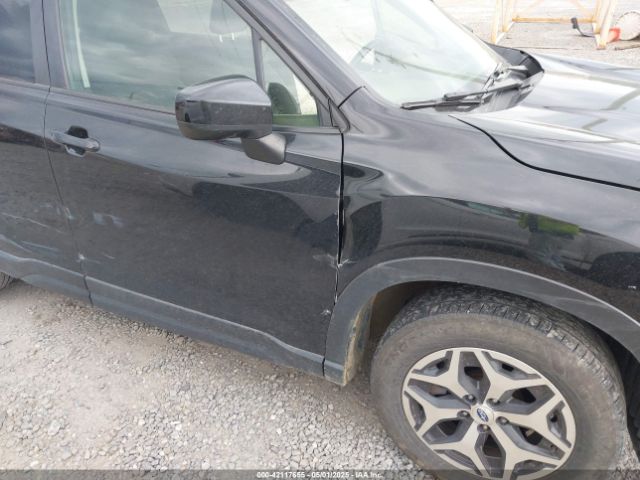 JF2SKAEC6KH509995 Subaru Forester Premium