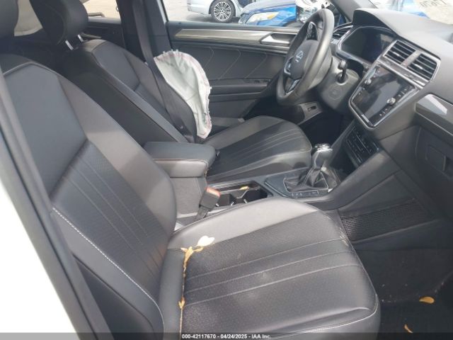 3VVCB7AX6RM093792 Volkswagen Tiguan 2.0t Se R-line Black