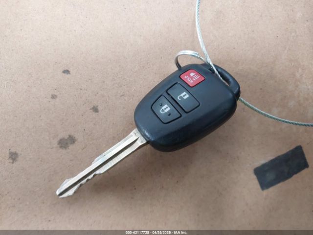 JTMBFREV5GJ076639 Toyota RAV4 LE
