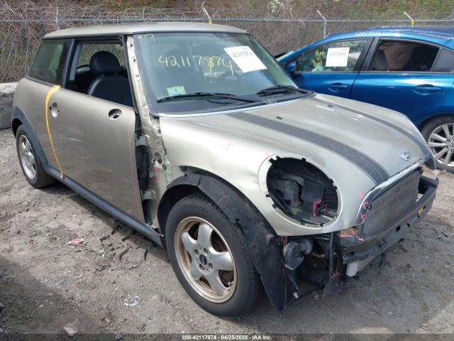 2010 MINI COOPER WMWMF3C52ATZ61026 Photo 0
