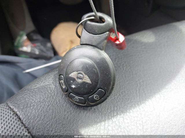 2010 MINI COOPER WMWMF3C52ATZ61026 Photo 10