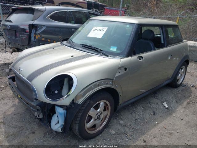 2010 MINI COOPER WMWMF3C52ATZ61026 Photo 1