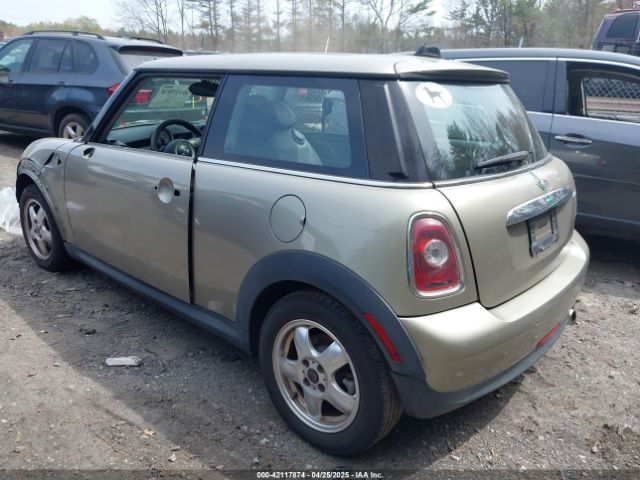 2010 MINI COOPER WMWMF3C52ATZ61026 Photo 2