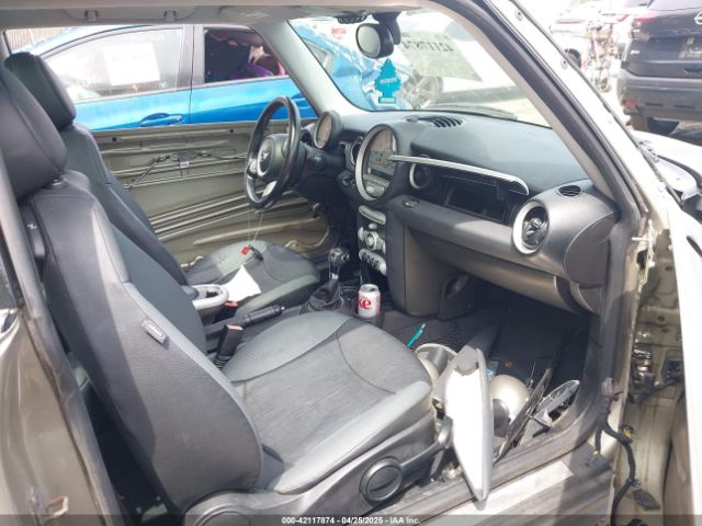 2010 MINI COOPER WMWMF3C52ATZ61026 Photo 4