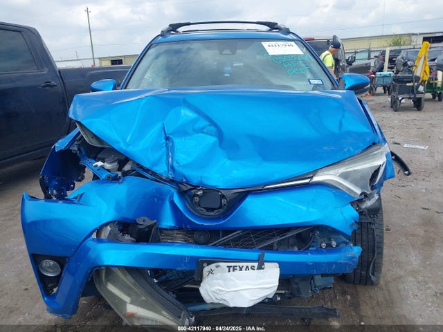 JTMWFREV0JJ210062 Toyota Rav4 Xle
