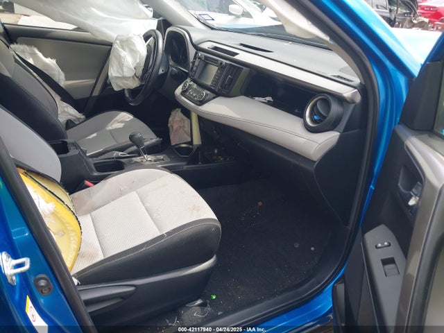 JTMWFREV0JJ210062 Toyota Rav4 Xle