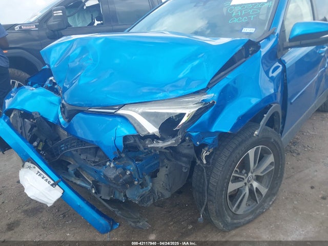 JTMWFREV0JJ210062 Toyota Rav4 Xle