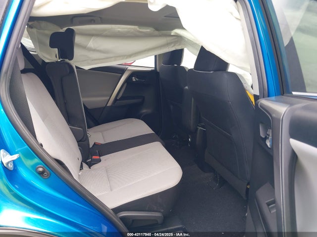 JTMWFREV0JJ210062 Toyota Rav4 Xle
