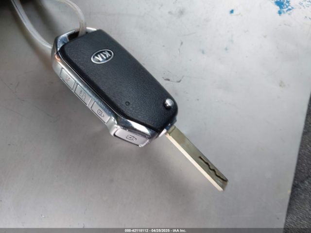 KNDJ23AU7M7126130 KIA SOUL S