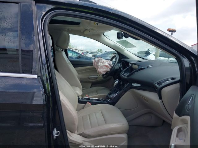 1FMCU0JX5EUB22801 Ford Escape Titanium