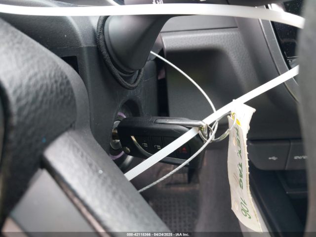 4T1C11AK8LU395831 Toyota CAMRY LE