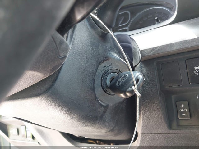 5TFDW5F14JX698683 Toyota Tundra Sr5 5.7l V8