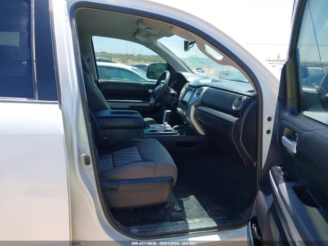 5TFDW5F14JX698683 Toyota Tundra Sr5 5.7l V8
