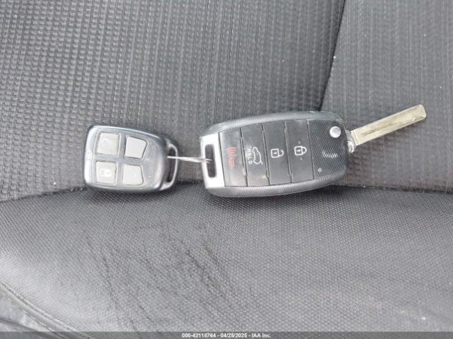 5XYKTCA69EG544678 KIA SORENTO LX