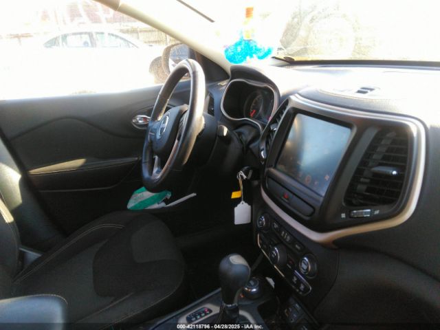 1C4PJMCS9GW162829 Jeep Cherokee Latitude