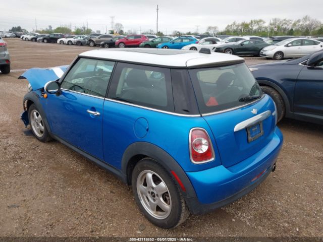 2011 MINI COOPER WMWSU3C55BT252427 Photo 2
