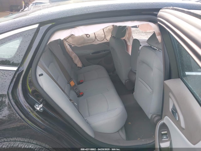 1G1ZB5STXSF110018 Chevrolet Malibu Fwd Ls