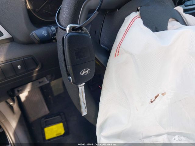 KM8J3CA43GU038447 Hyundai TUCSON SE
