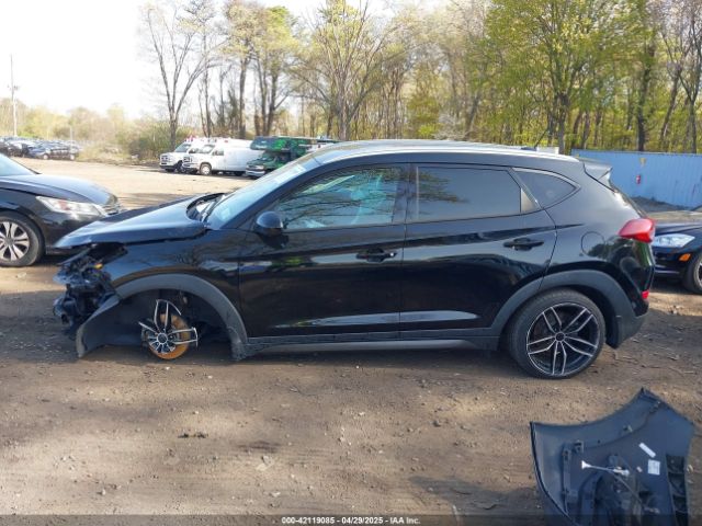 KM8J3CA43GU038447 Hyundai TUCSON SE
