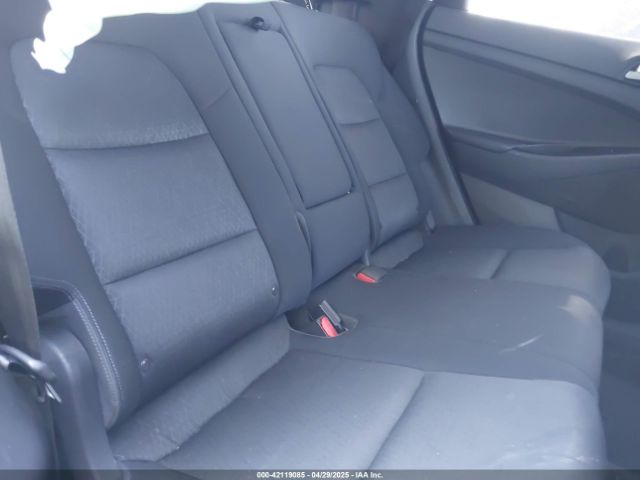 KM8J3CA43GU038447 Hyundai TUCSON SE