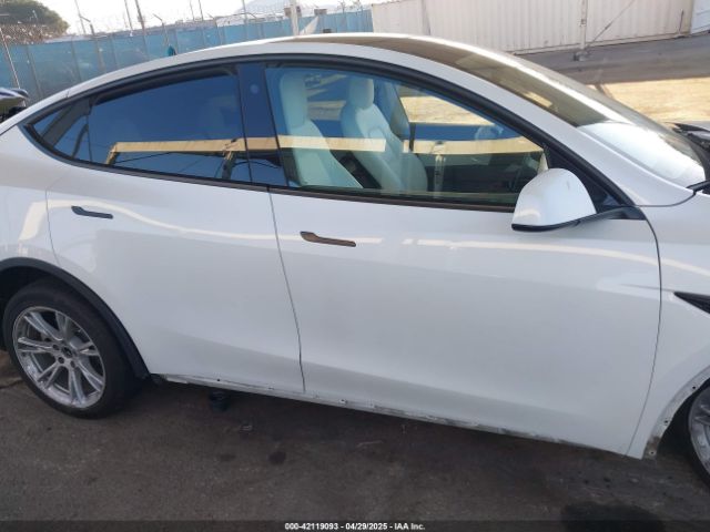 7SAYGDEE3NF426030 Tesla Model Y
